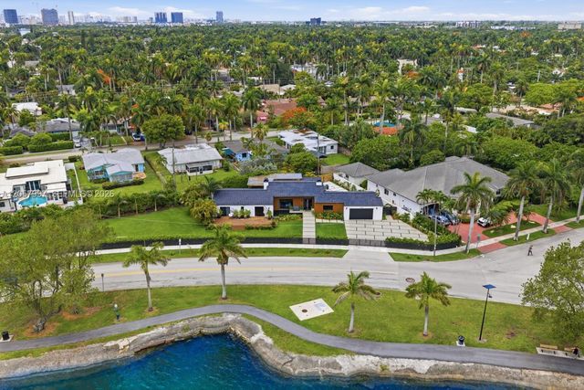 1204 S Northlake Dr, Hollywood, FL 33019