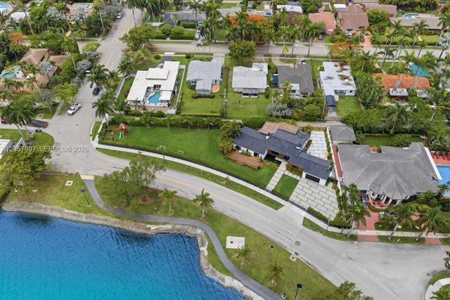 1204 S Northlake Dr, Hollywood, FL 33019