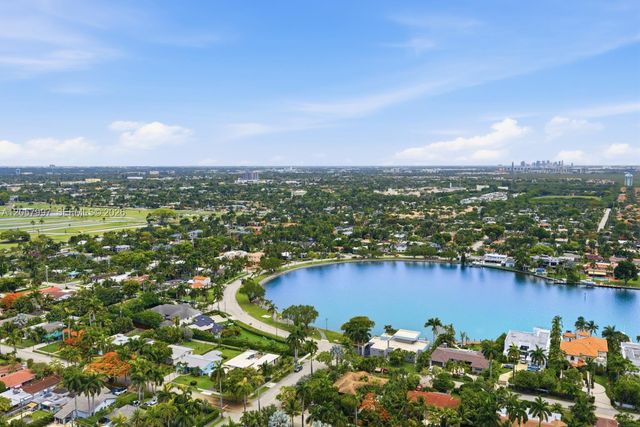 1204 S Northlake Dr, Hollywood, FL 33019