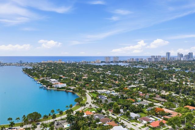 1204 S Northlake Dr, Hollywood, FL 33019