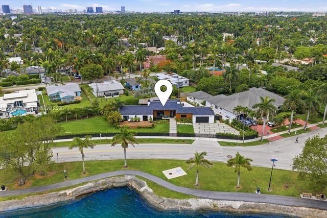 1204 S Northlake Dr, Hollywood, FL 33019