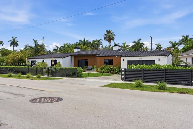 1204 S Northlake Dr, Hollywood, FL 33019