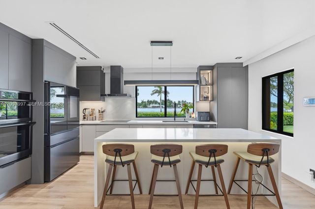 1204 S Northlake Dr, Hollywood, FL 33019