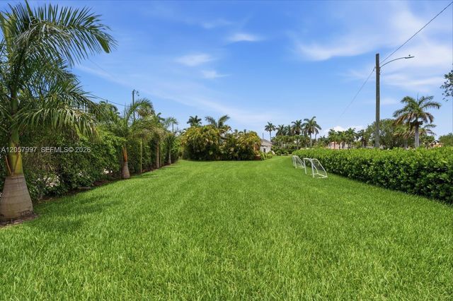 1204 S Northlake Dr, Hollywood, FL 33019