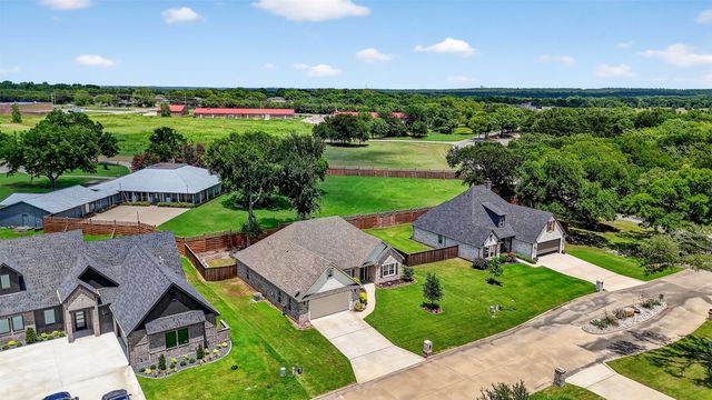 38 Lone Oak Boulevard, Pottsboro, TX 75076