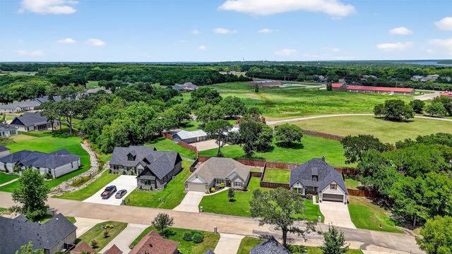 38 Lone Oak Boulevard, Pottsboro, TX 75076
