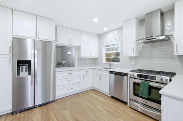 4819 VILLAGE GARDENS DRIVE 110, Sarasota, FL 34234