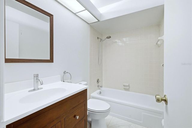 4819 VILLAGE GARDENS DRIVE 110, Sarasota, FL 34234