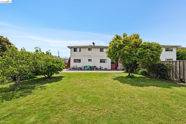 1475 166th Ave., Ashland, CA 94578