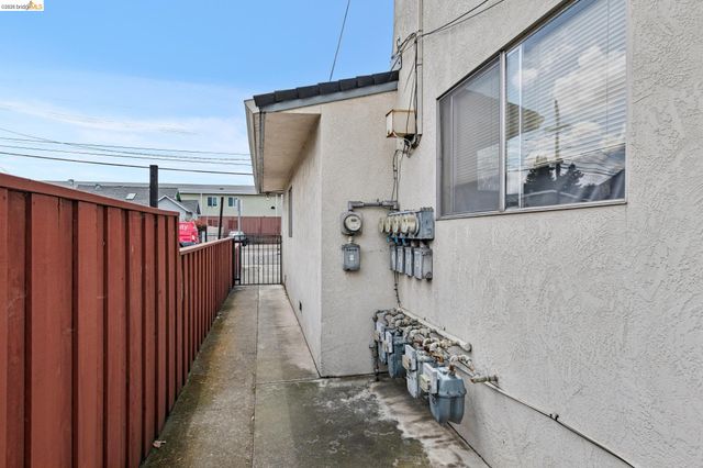 1475 166th Ave., Ashland, CA 94578