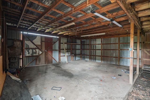 511 E 6th Street, Hulbert, OK 74441