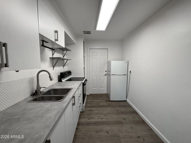 1320 N 48TH Place 2, Phoenix, AZ 85008
