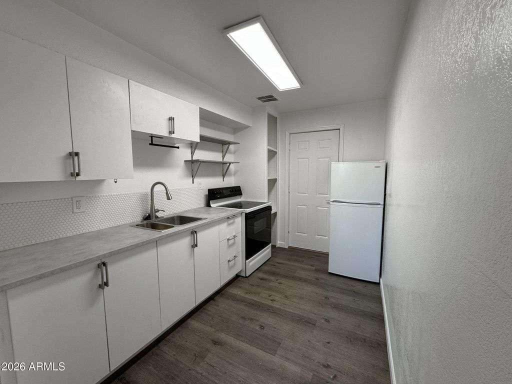 1320 N 48TH Place 2, Phoenix, AZ 85008