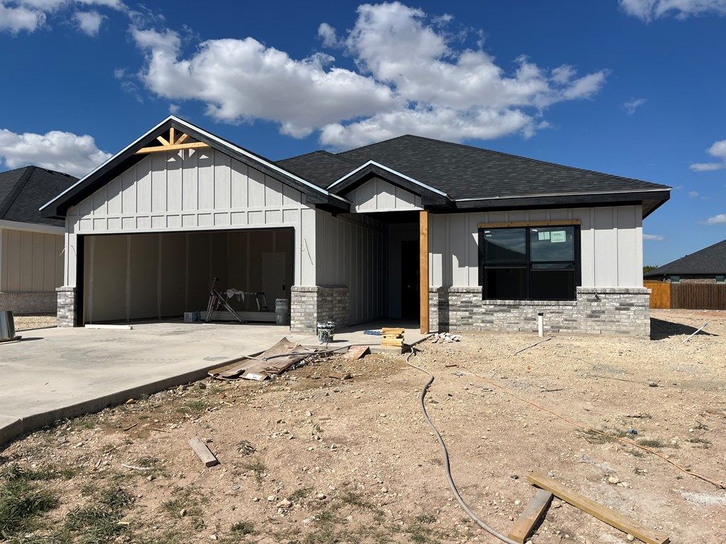 Image 2 of property listing at 3136 Maplewood Dr, San Angelo, TX 76904