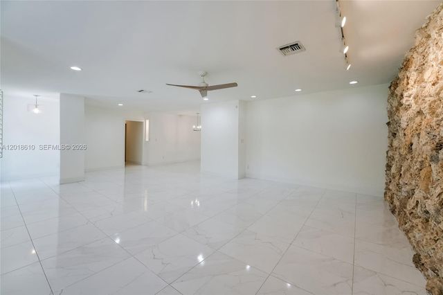 7220 SW 69th Ct, Miami, FL 33143