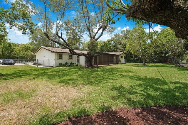 7220 SW 69th Ct, Miami, FL 33143