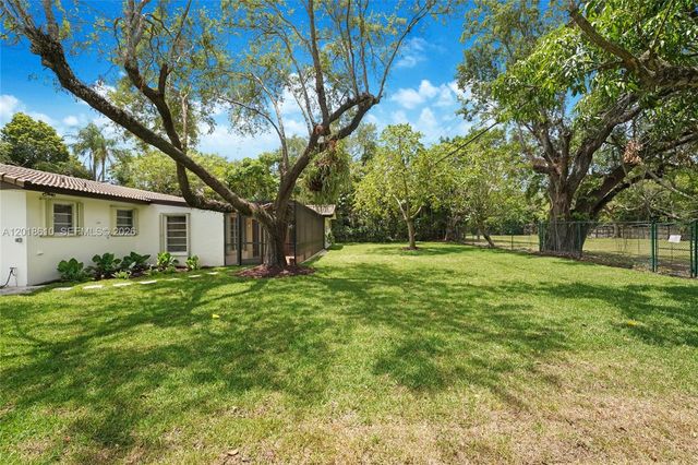7220 SW 69th Ct, Miami, FL 33143