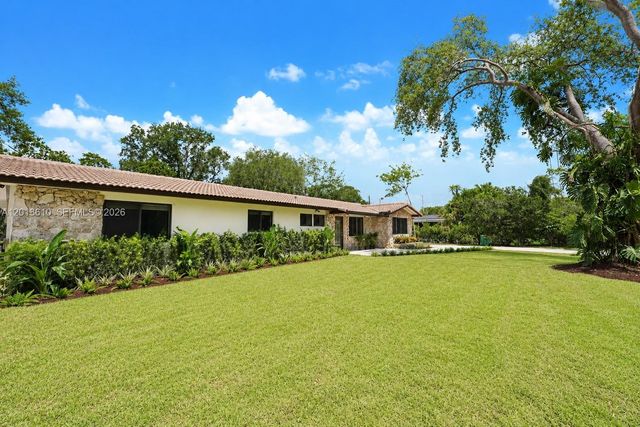 7220 SW 69th Ct, Miami, FL 33143