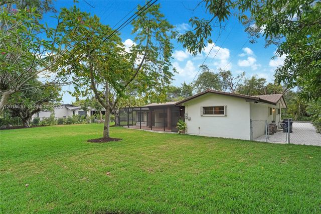 7220 SW 69th Ct, Miami, FL 33143
