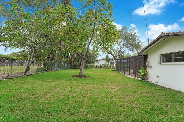 7220 SW 69th Ct, Miami, FL 33143