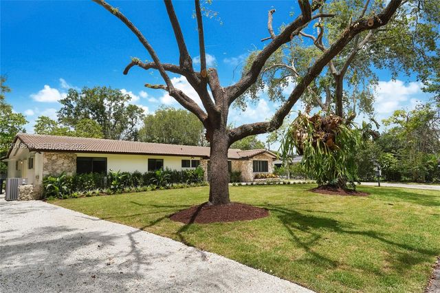 7220 SW 69th Ct, Miami, FL 33143