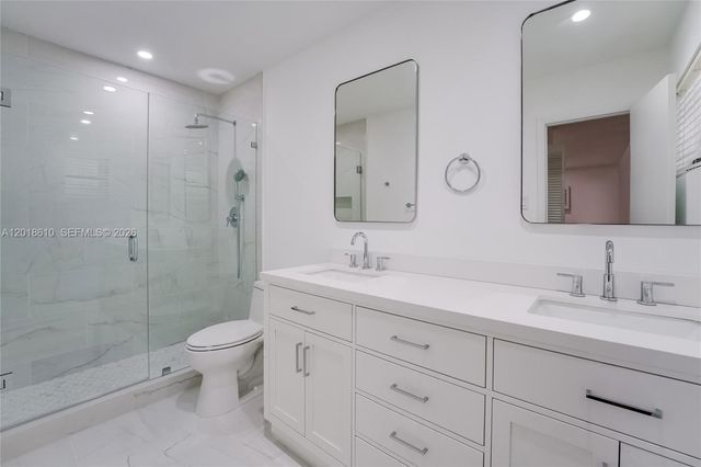 7220 SW 69th Ct, Miami, FL 33143