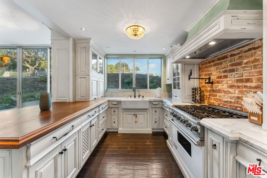 17366 W Sunset Boulevard 102, Los Angeles, CA 90272 — photo 4