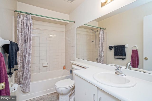 5305-A ADELAIDE DR, Mount Laurel, NJ 08054