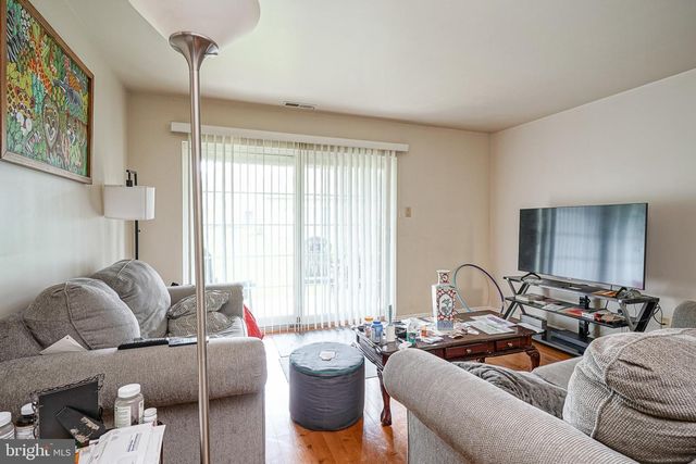 5305-A ADELAIDE DR, Mount Laurel, NJ 08054