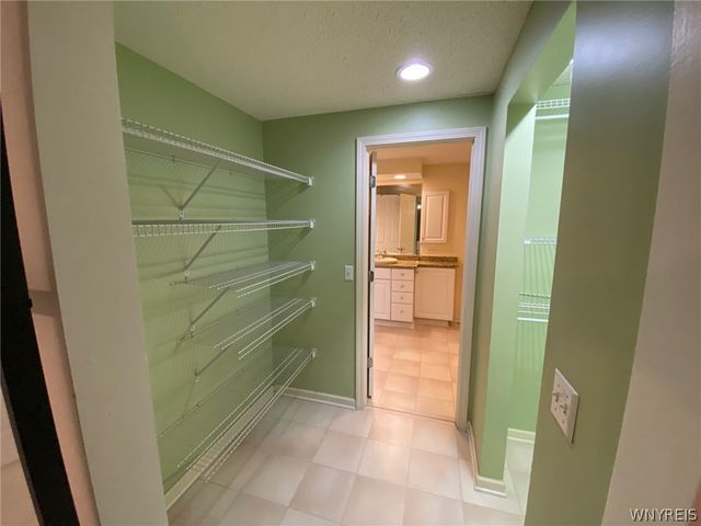 71 Berwick Lane, Amherst, NY 14051