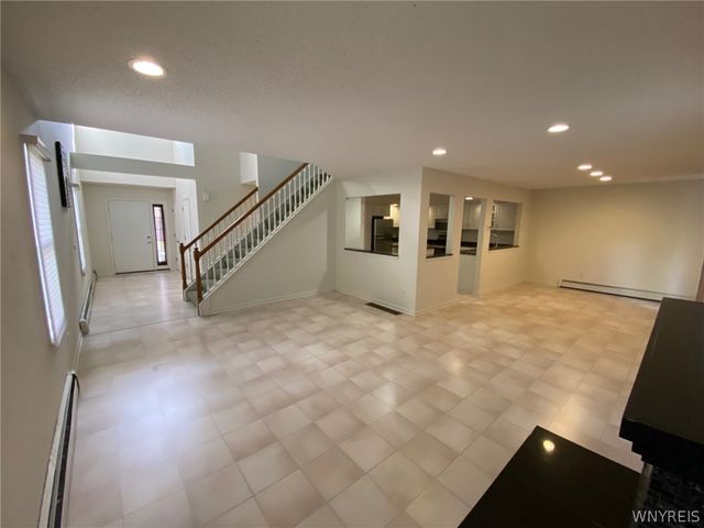 71 Berwick Lane, Amherst, NY 14051
