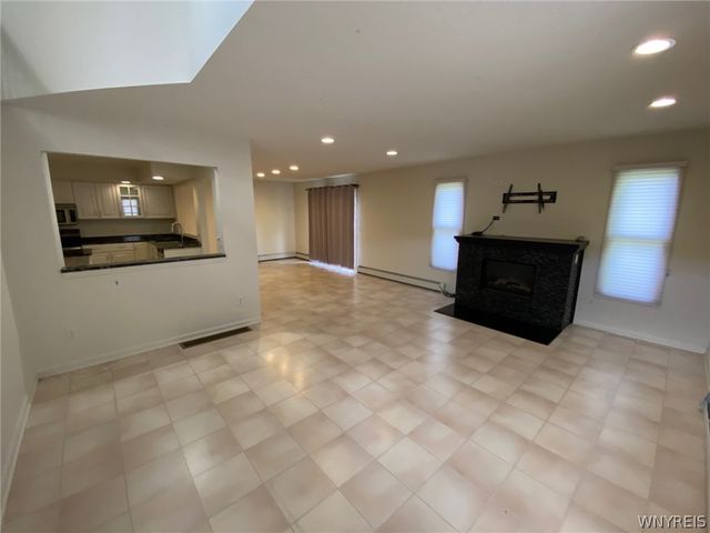 71 Berwick Lane, Amherst, NY 14051