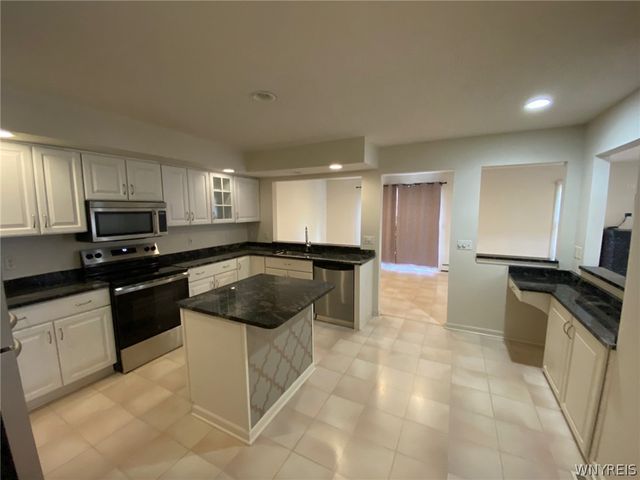 71 Berwick Lane, Amherst, NY 14051