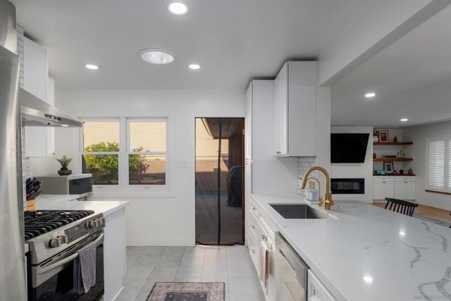 2036 38 Emerald St, San Diego, CA 92109