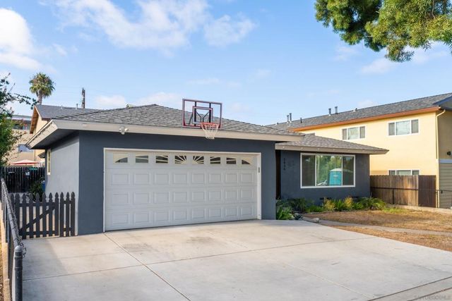 2036 38 Emerald St, San Diego, CA 92109