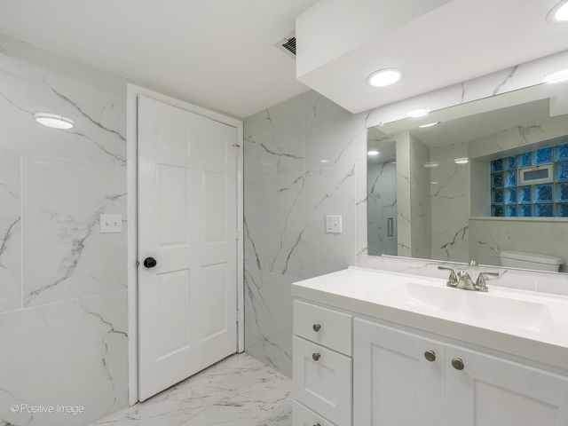 3500 N Hamilton Avenue 1, Chicago, IL 60618