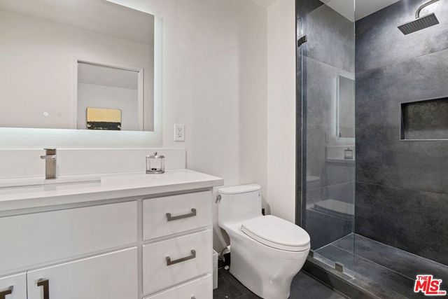 5720 Owensmouth Avenue 142, Woodland Hills, CA 91367