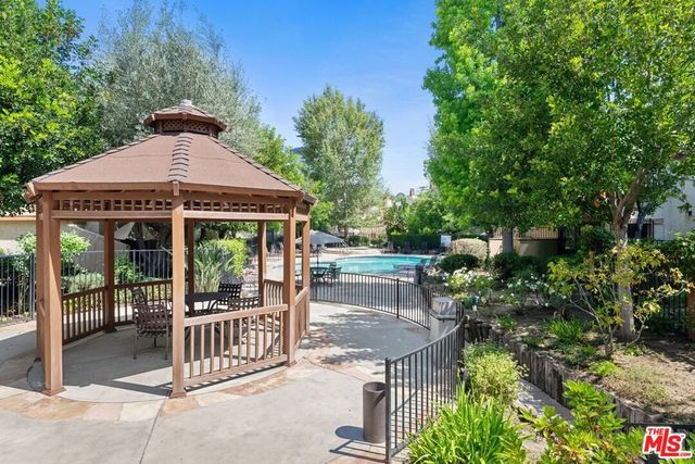 5720 Owensmouth Avenue 142, Woodland Hills, CA 91367