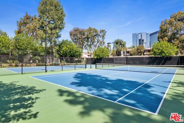 5720 Owensmouth Avenue 142, Woodland Hills, CA 91367