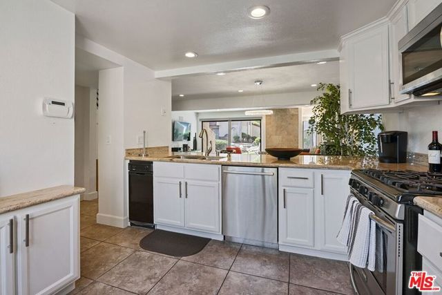 5720 Owensmouth Avenue 142, Woodland Hills, CA 91367