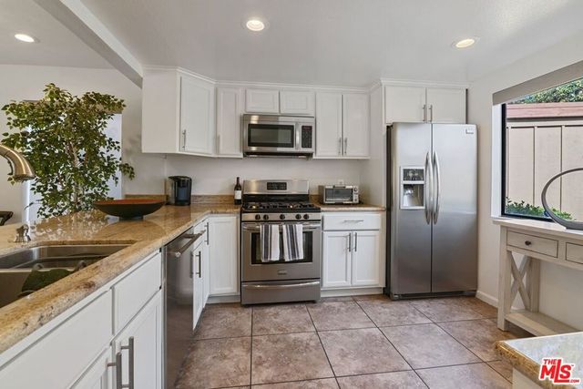 5720 Owensmouth Avenue 142, Woodland Hills, CA 91367