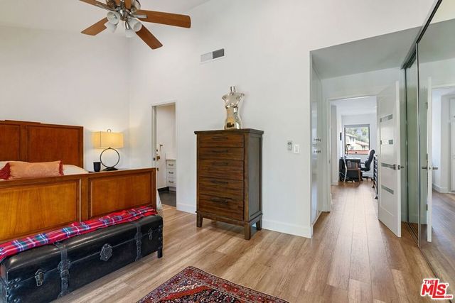5720 Owensmouth Avenue 142, Woodland Hills, CA 91367