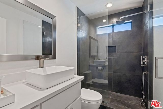 5720 Owensmouth Avenue 142, Woodland Hills, CA 91367
