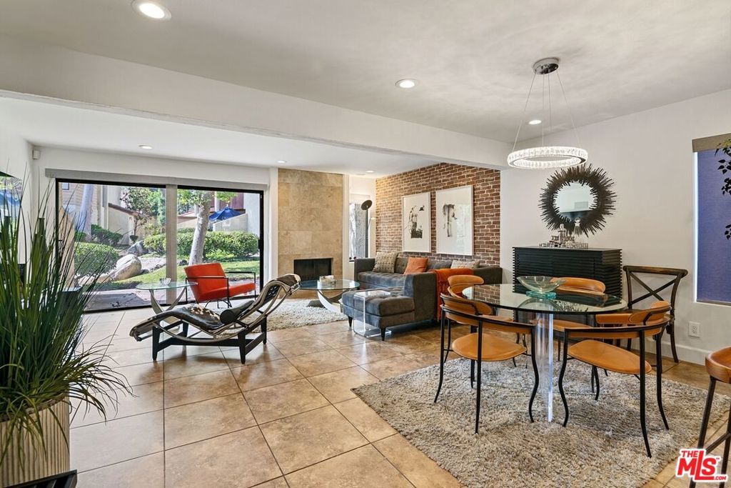 5720 Owensmouth Avenue 142, Woodland Hills, CA 91367