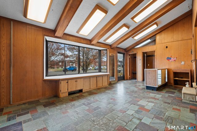 1422 Dixwell Avenue, Hamden, CT 06514