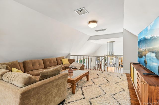 17 Oak Meadow Lane, Bellport Village, NY 11713