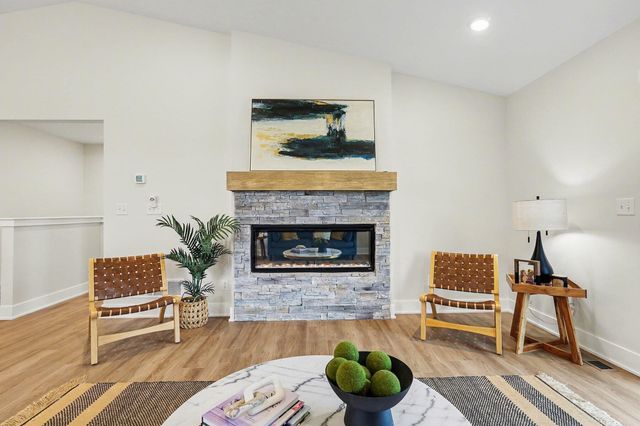 949 Scioto Drive Nw 17, Alpine Twp, MI 49321