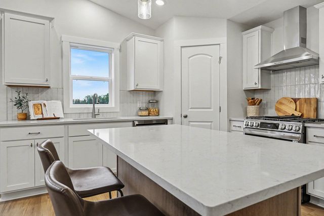 949 Scioto Drive Nw 17, Alpine Twp, MI 49321