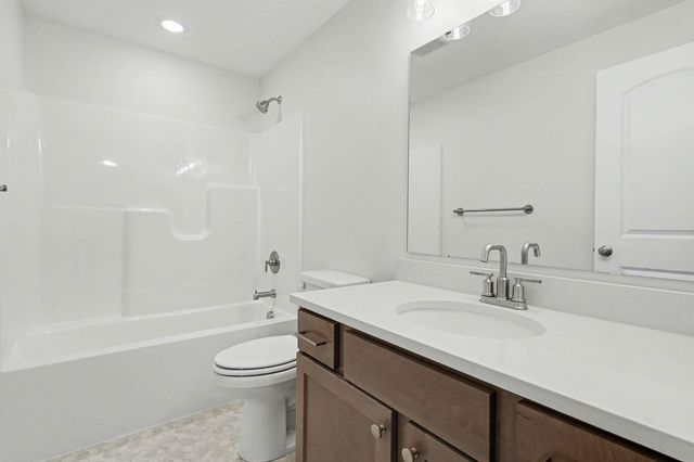 949 Scioto Drive Nw 17, Alpine Twp, MI 49321