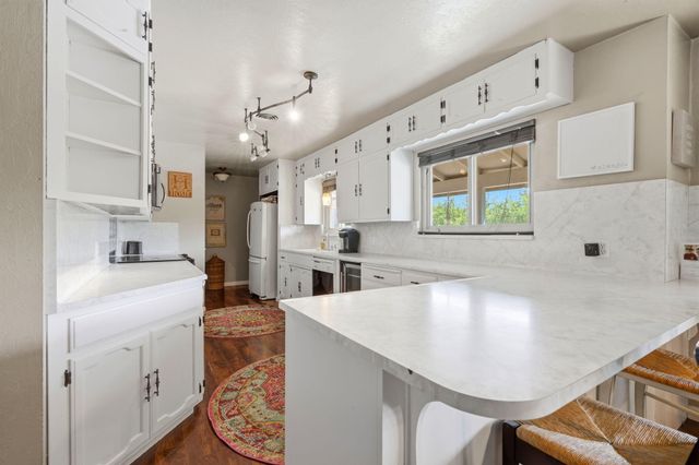 5308 E Mount Whitney Avenue, Laton, CA 93242
